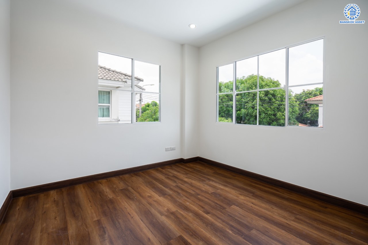 บ้านมือสองตกแต่งใหม่ ม.ชลลดา วัดลาดปลาดุก คุณภาพระดับ L&H บนเนื้อที่ 52.4 ตร.ว. ฟังก์ชัน 3 ห้องนอน 2 ห้องน้ำ 2 ที่จอดรถ บนทำเลศักยภาพ เพียง 15 นาทีถึง เซ็นทรัลเวสท์เกต ใกล้รถไฟฟ้าสายสีม่วง "สถานีคลองบางไผ่"...